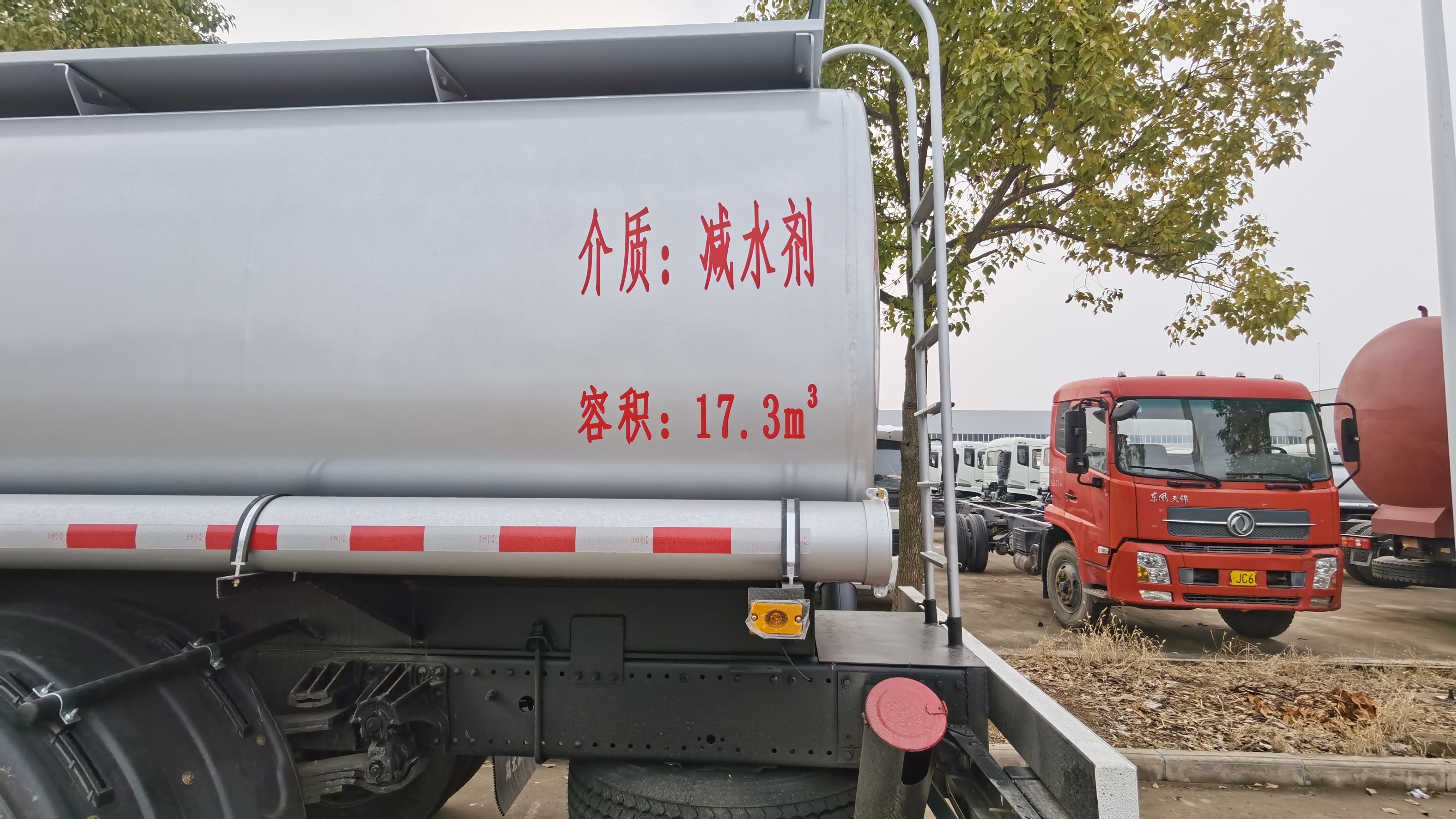 18方天錦小三軸供液車